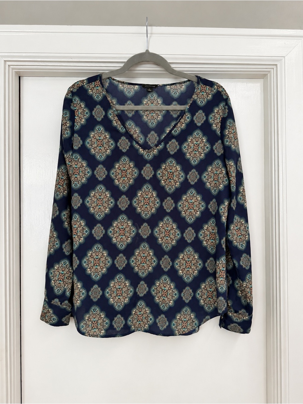Ann Taylor Navy Blue Medallion V-Neck Long Sleeve Blouse, Size S